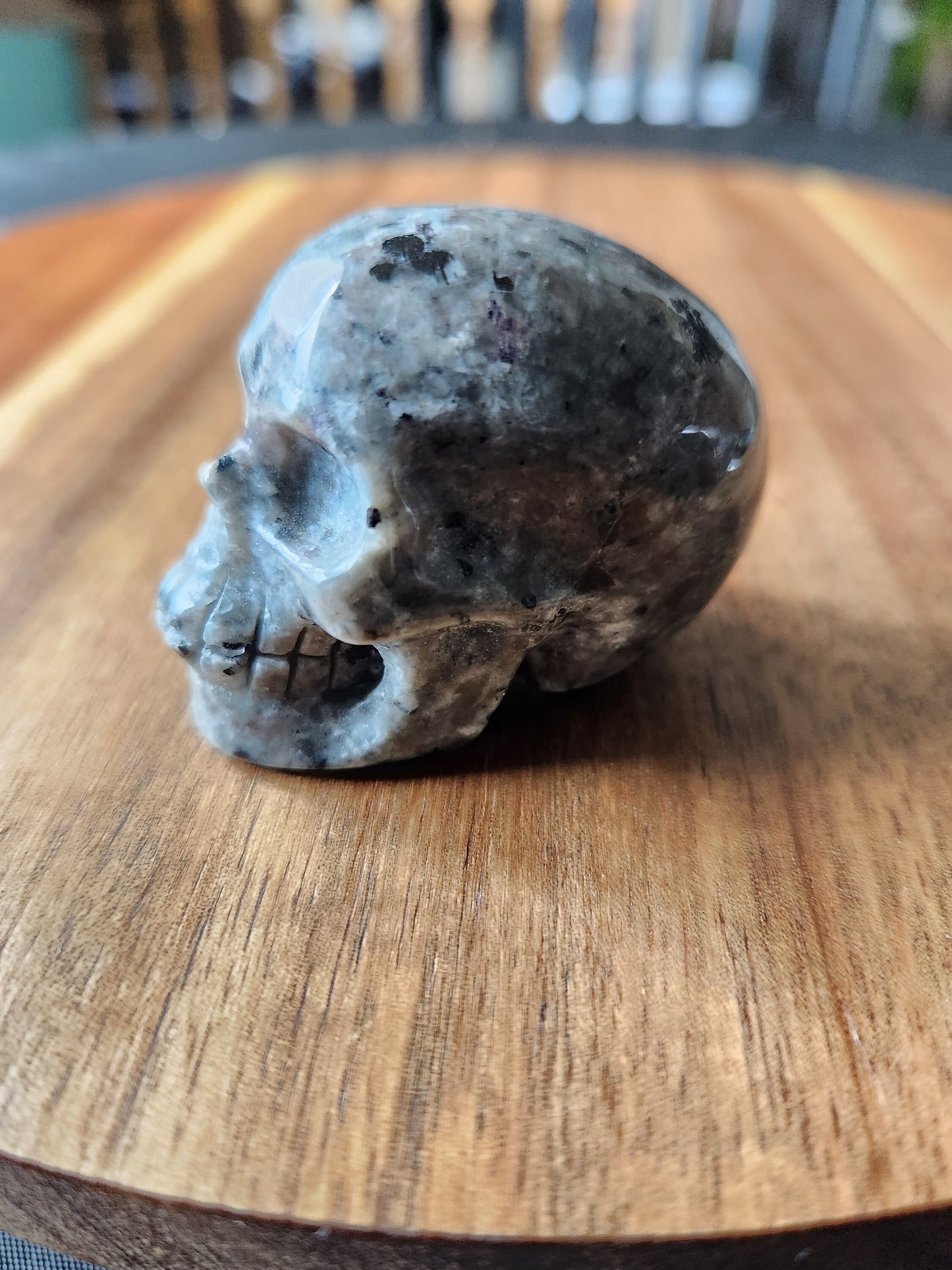 Beautiful AAA High Quality Yooperlite UV Reactive Unique Skull