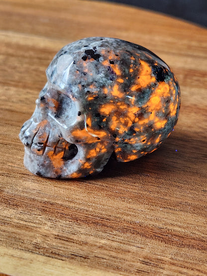 Beautiful AAA High Quality Yooperlite UV Reactive Unique Skull