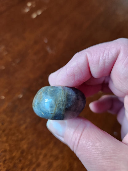 AAA Labradorite Crystal Palm Stone: Purple Blue Flash