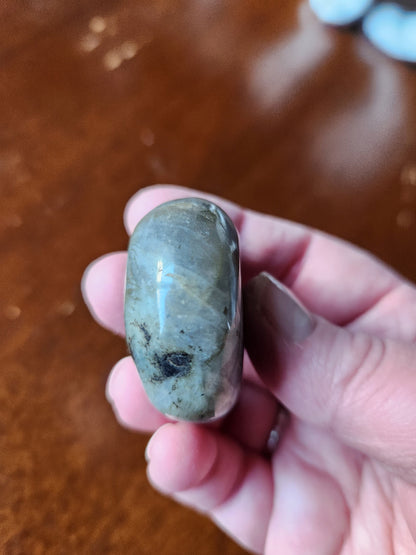AAA Labradorite Crystal Palm Stone: Purple Blue Flash