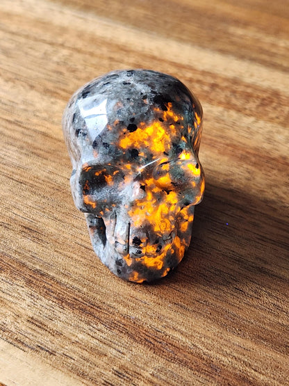 Beautiful AAA High Quality Yooperlite UV Reactive Unique Skull