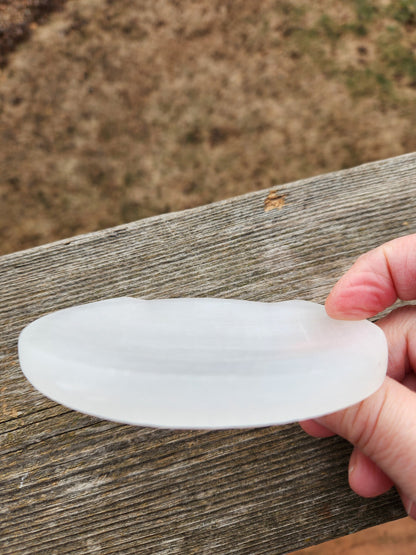 Selenite Crystal Cat Bowl: Crystal Charging Tray