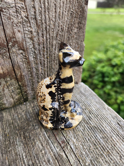 Hand Carved Picture Jasper Cat Figurine: Natural Stone Crystal