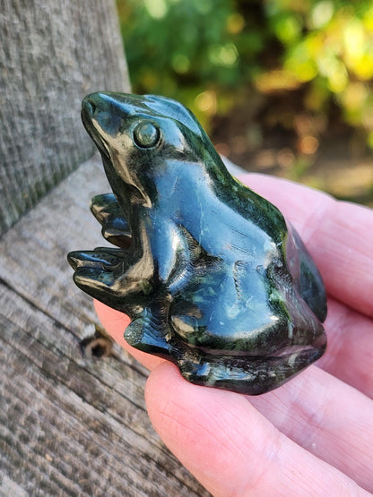 Dark Green Carved Jade Frog Crystal Stone