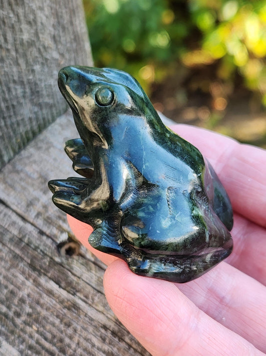 Dark Green Carved Jade Frog Crystal Stone