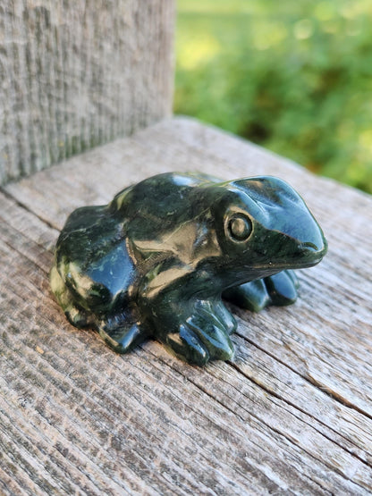 Dark Green Carved Jade Frog Crystal Stone