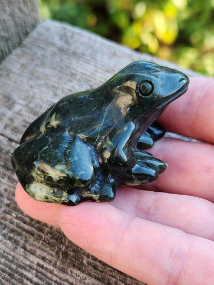 Dark Green Carved Jade Frog Crystal Stone