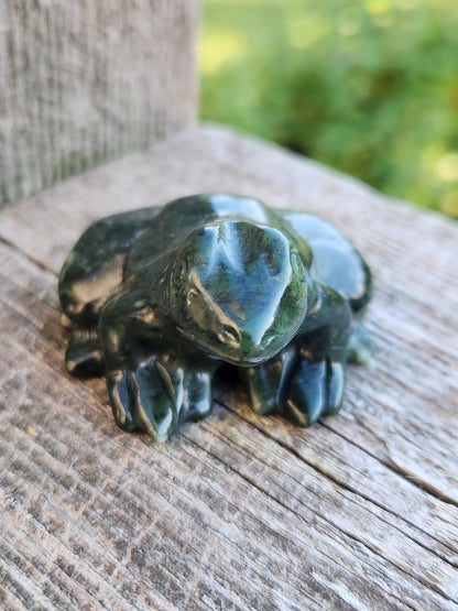 Dark Green Carved Jade Frog Crystal Stone