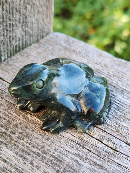Dark Green Carved Jade Frog Crystal Stone