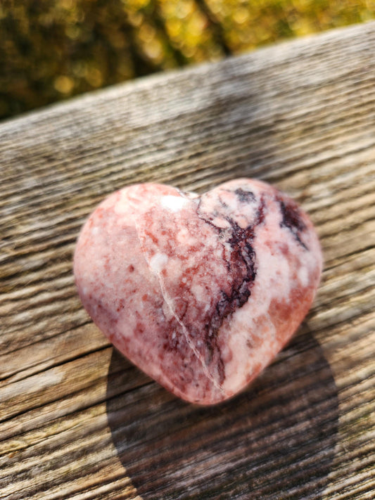 Polished Strawberry Onyx Crystal Heart: AAA Grade, Buttery Finish