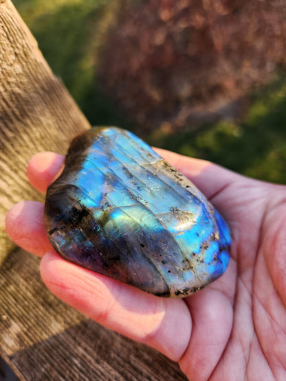 Labradorite Bowl or Dish Carving: Crystal with Blue Flash