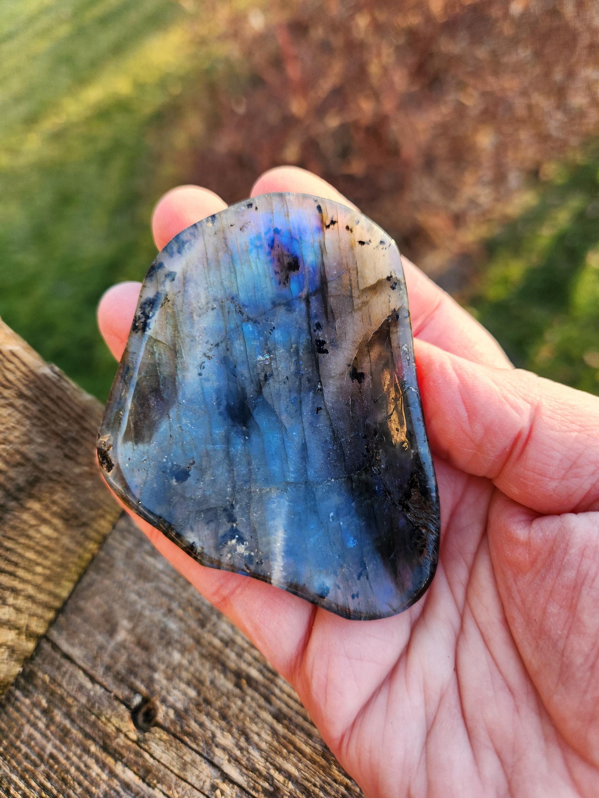 Labradorite Bowl or Dish Carving: Crystal with Blue Flash