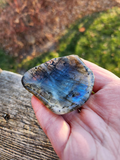 Labradorite Bowl or Dish Carving: Crystal with Blue Flash