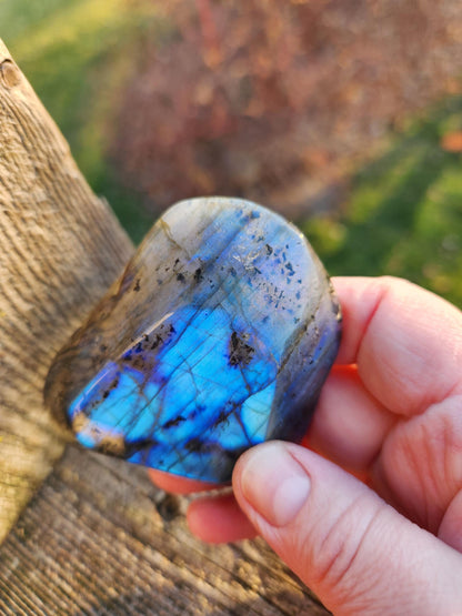 Labradorite Bowl or Dish Carving: Crystal with Blue Flash