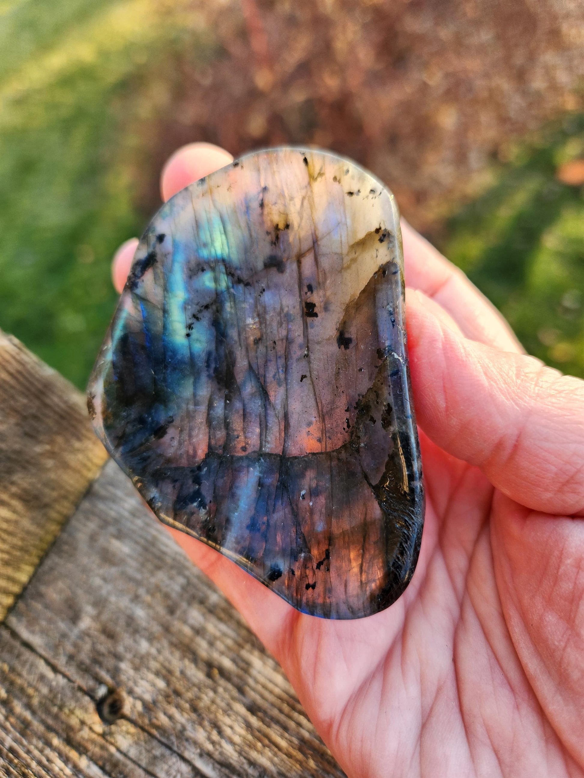 Labradorite Bowl or Dish Carving: Crystal with Blue Flash