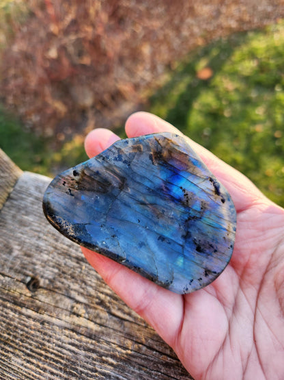 Labradorite Bowl or Dish Carving: Crystal with Blue Flash