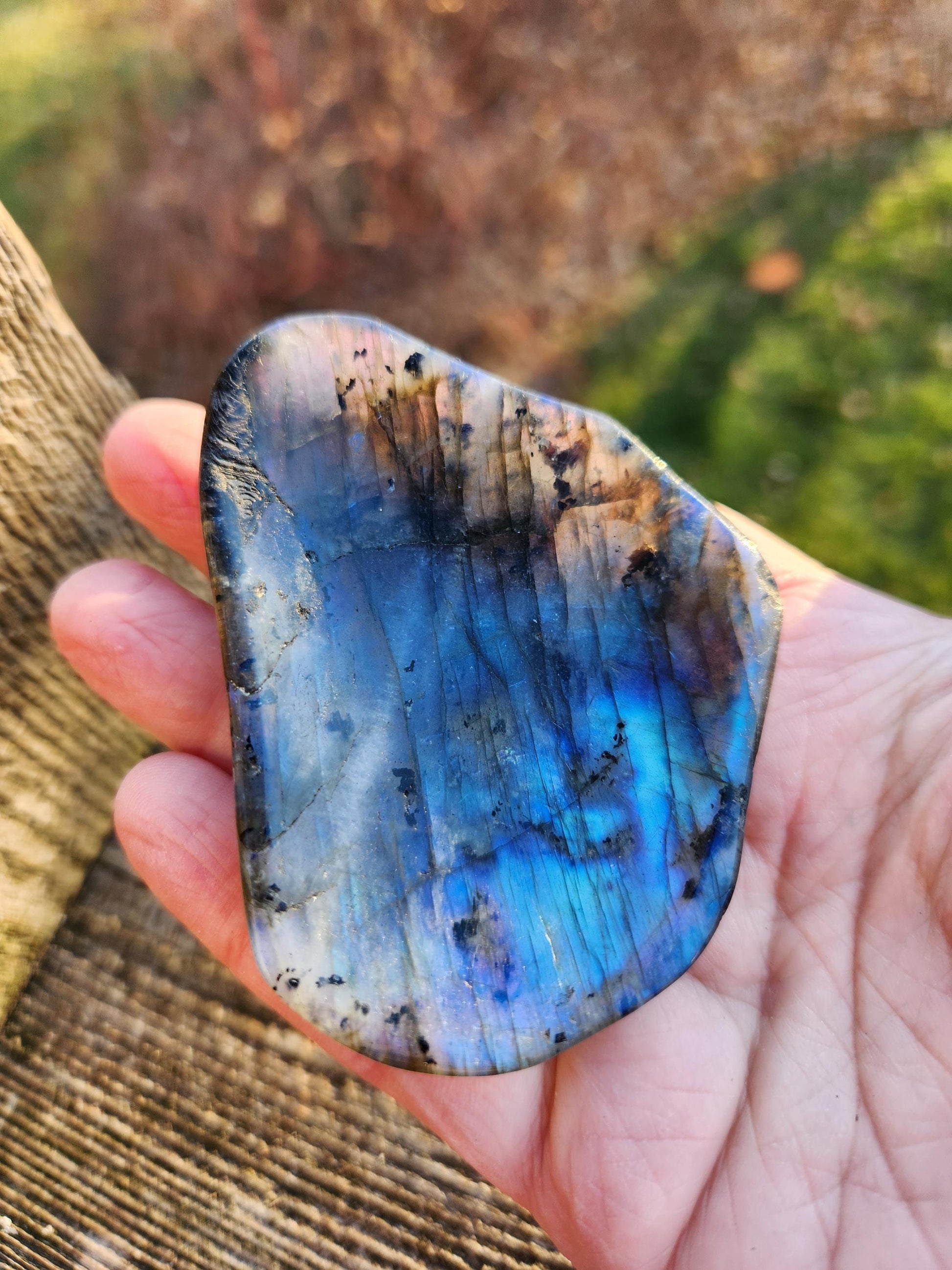 Labradorite Bowl or Dish Carving: Crystal with Blue Flash