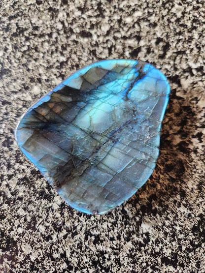 Labradorite Bowl or Dish Carving: Crystal with Blue Flash