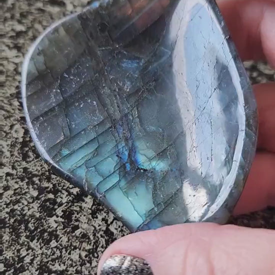 Labradorite Bowl or Dish Carving: Crystal with Blue Flash