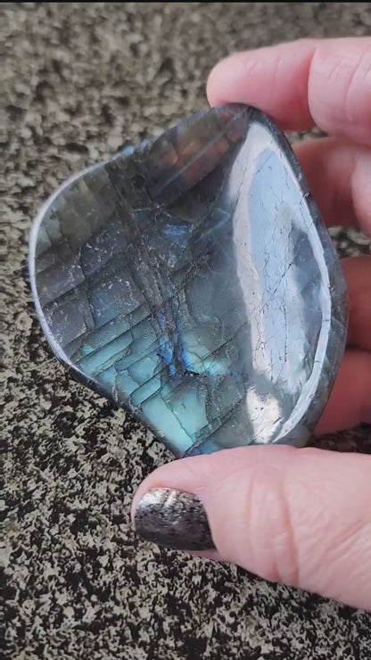 Labradorite Bowl or Dish Carving: Crystal with Blue Flash